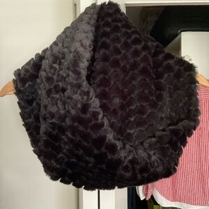 (NWT) INC Black Faux Fur Infinity Scarf